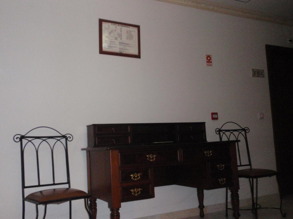 "O Viajante" Low Cost Hotel Estremoz Exterior photo