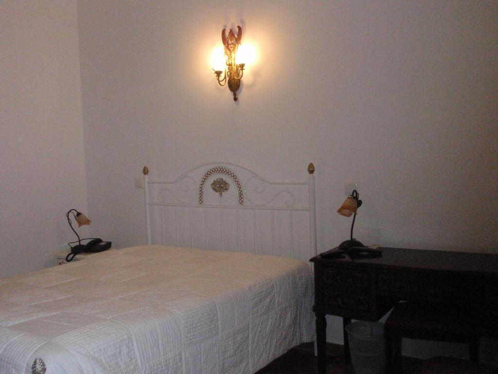 "O Viajante" Low Cost Hotel Estremoz Room photo