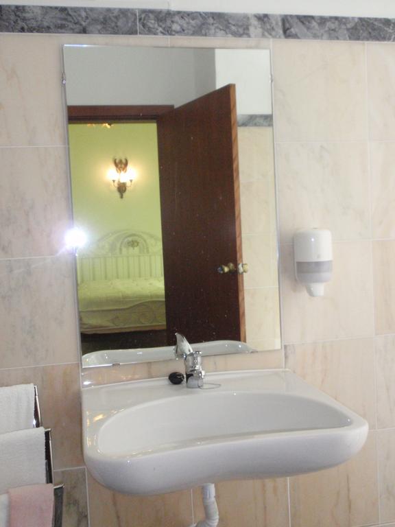 "O Viajante" Low Cost Hotel Estremoz Room photo