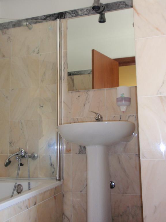 "O Viajante" Low Cost Hotel Estremoz Room photo