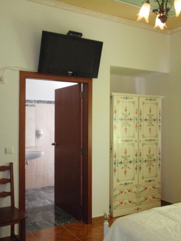 "O Viajante" Low Cost Hotel Estremoz Room photo