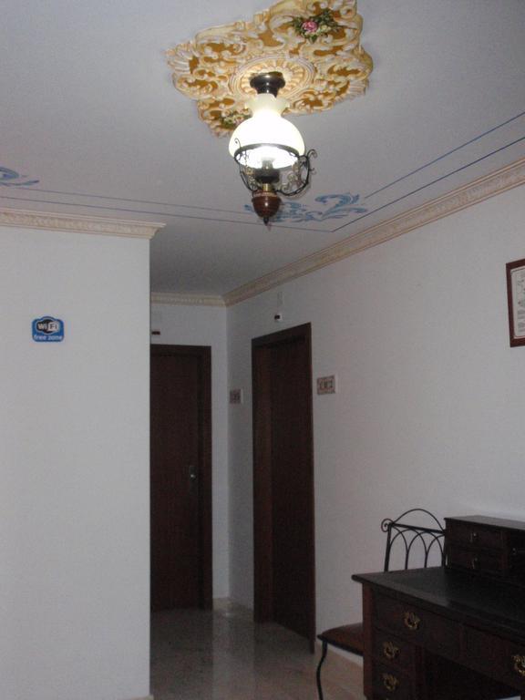 "O Viajante" Low Cost Hotel Estremoz Exterior photo
